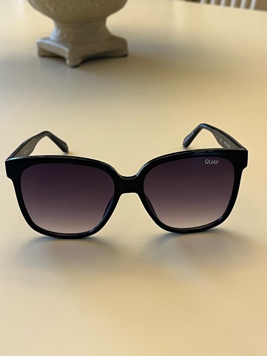 Quay Australia Accessories - Quay Australia Wide Awake Black Frame Sunglasses with Gradient Purple Lenses